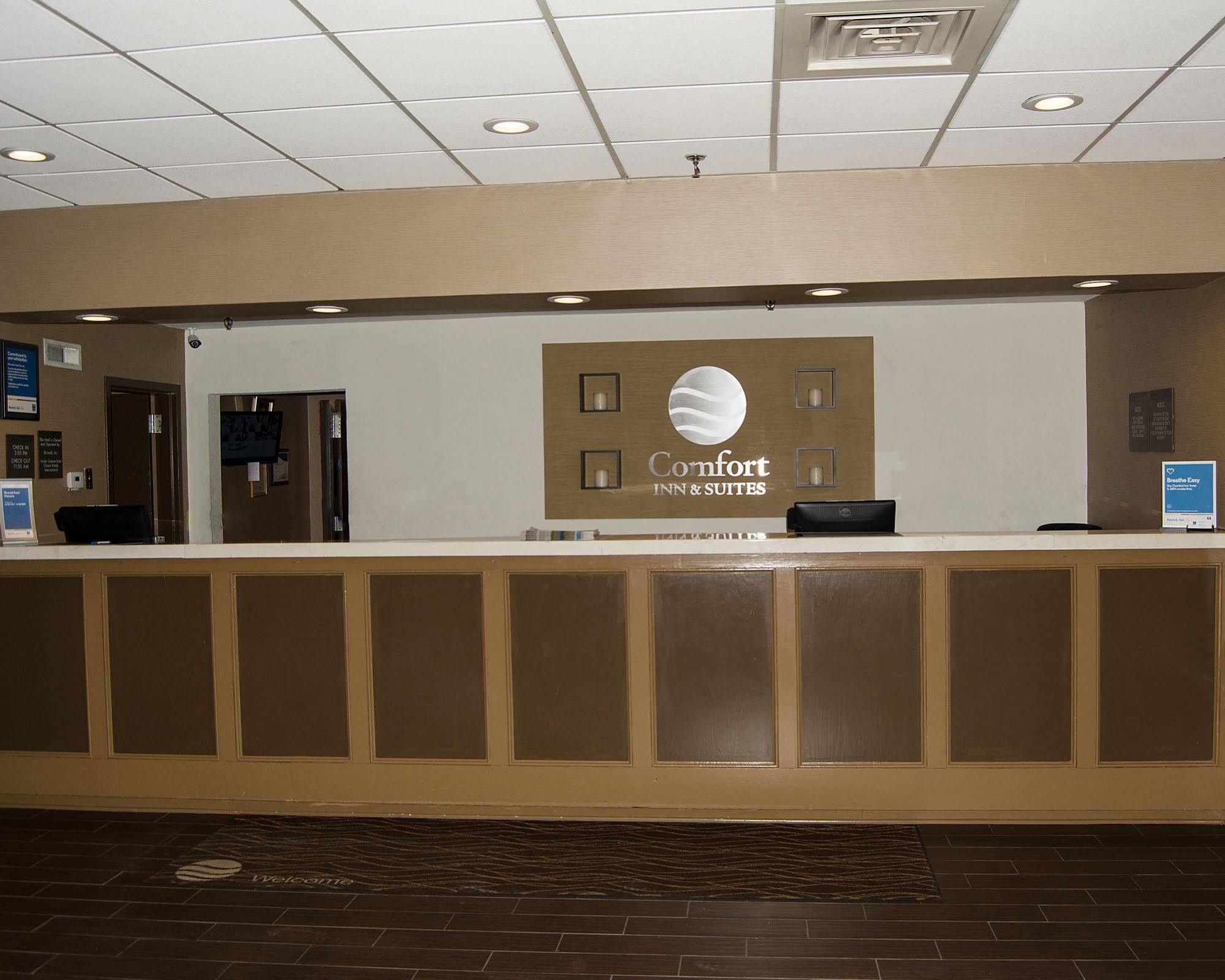 Comfort Inn & Suites Raphine - Lexington Near I-81 And I-64 Exterior photo
